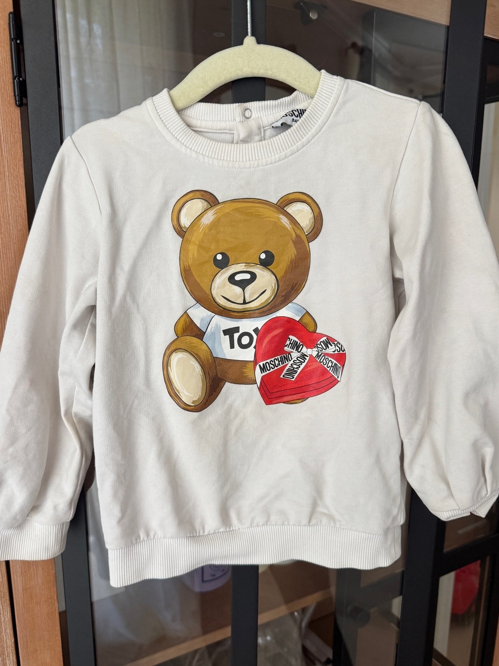 Moschino Kids teddy bear sweater pullover toddler chocolate box heart unisex